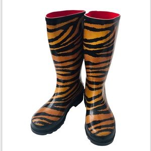 NWT Cutest Tiger Print Rain Boots. Size 8.
